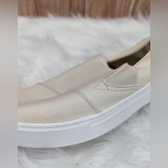 TOMS Cream Slip‎ On Sneakers NWOB 9 W - Picture 7 of 9